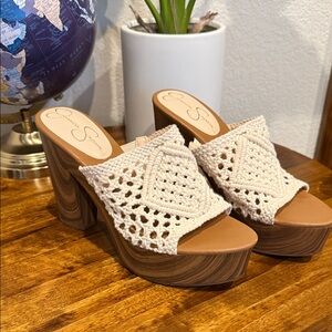 Jessica Simpson Cream Crochet Platform Slide Sandals